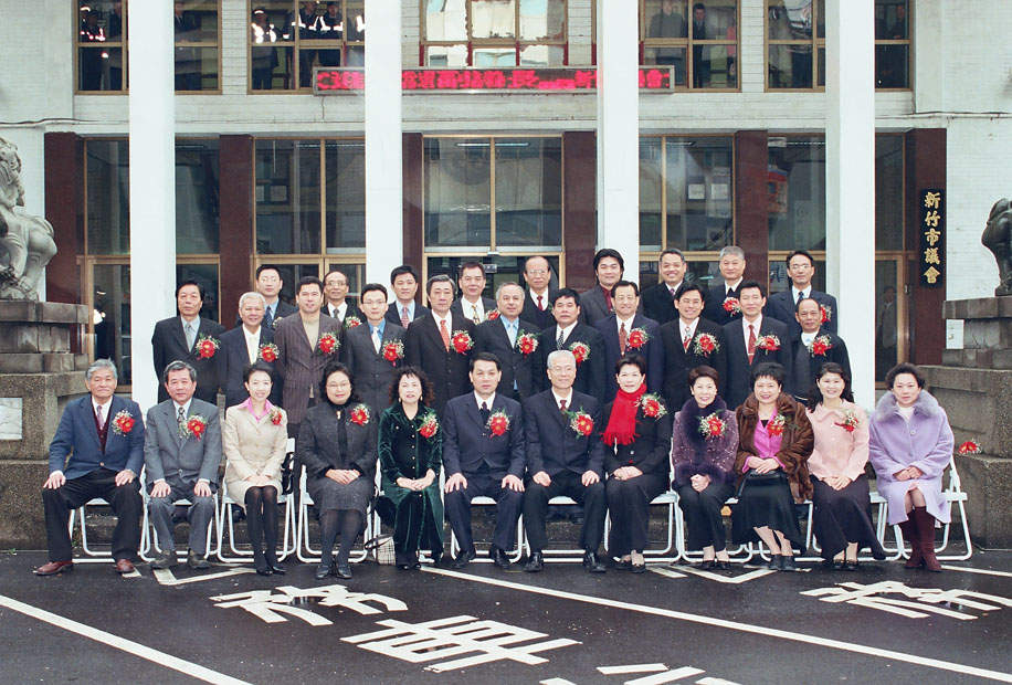 本會第七屆全體議員於本會大廳前合影
