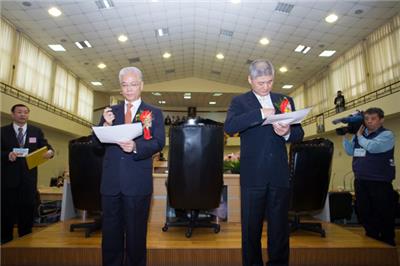 議長、副議長就職宣誓花絮2.jpg