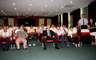 參觀新竹縣議會之各項議事設施10.jpg