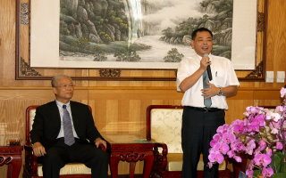 參觀新竹縣議會之各項議事設施1.jpg