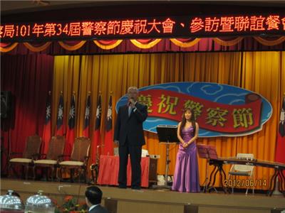 新竹市第34屆警察節慶祝大會 謝議長祝賀人民褓姆1.jpg