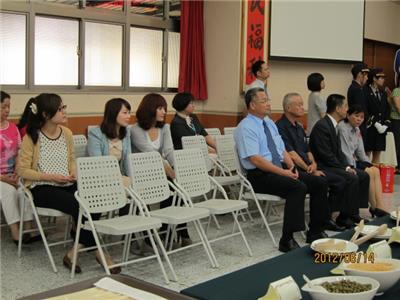 新竹市第34屆警察節慶祝大會 謝議長祝賀人民褓姆3.jpg