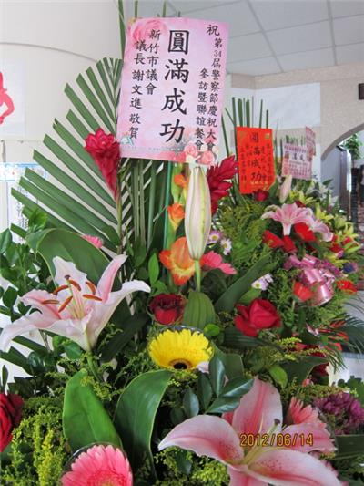 新竹市第34屆警察節慶祝大會 謝議長祝賀人民褓姆8.jpg