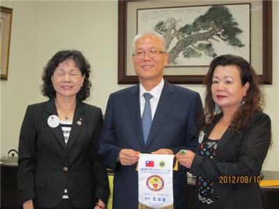 謝議長接見國際獅子會300G1區總監張鎮榮及幹部3.jpg