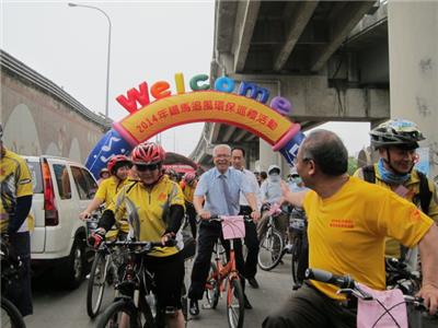 認識地方風土民情 議長領騎鐵馬巡禮4.jpg